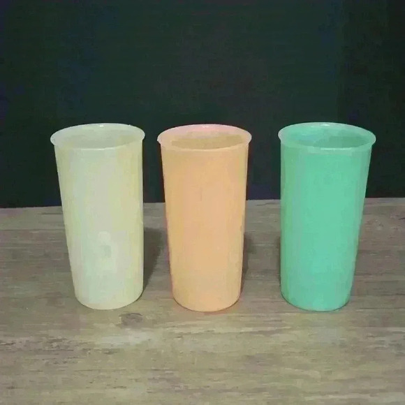 Vintage Tupperware Cups  117 set of 3 - Picture 1 of 7